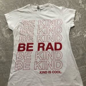 Ladies Gildan soft spun slim “Be Kind” tee size M